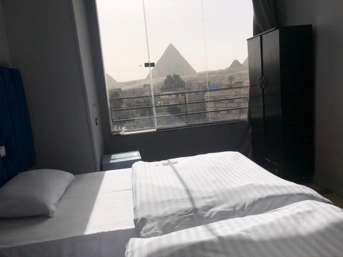 Dias Felices Pyramids Cairo